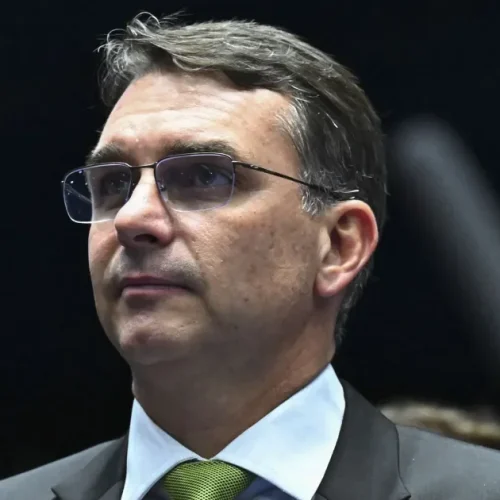 Flávio Bolsonaro prevê definição de vice até 15 de agosto
