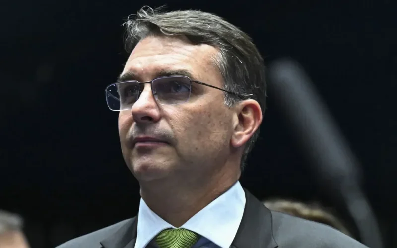 Flávio Bolsonaro prevê definição de vice até 15 de agosto