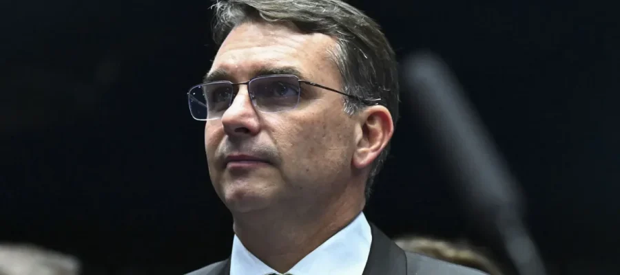 Flávio Bolsonaro prevê definição de vice até 15 de agosto