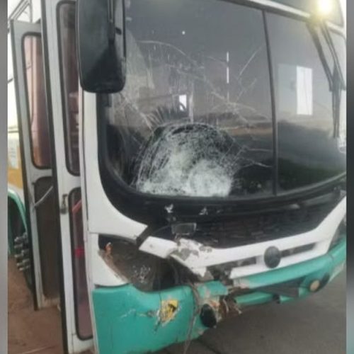 Dois jovens morrem em colisão entre motocicleta e ônibus na AL-420