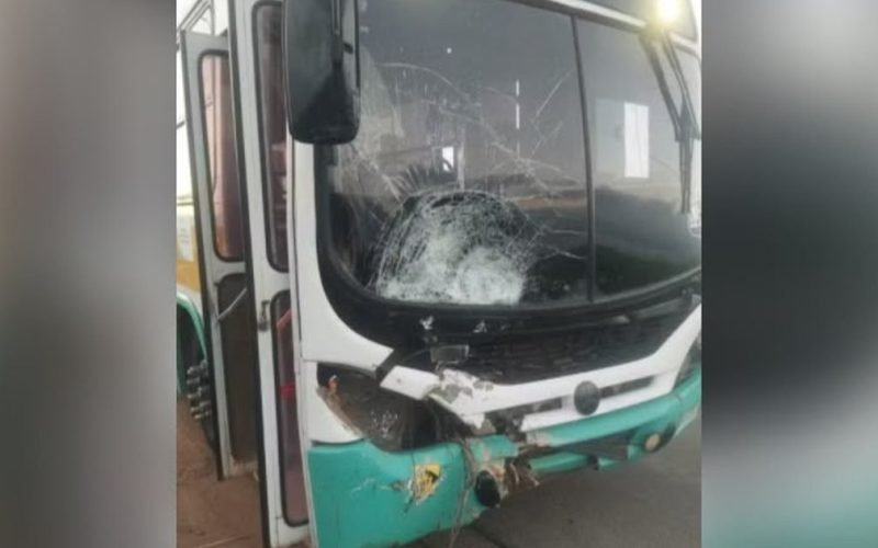 Dois jovens morrem em colisão entre motocicleta e ônibus na AL-420