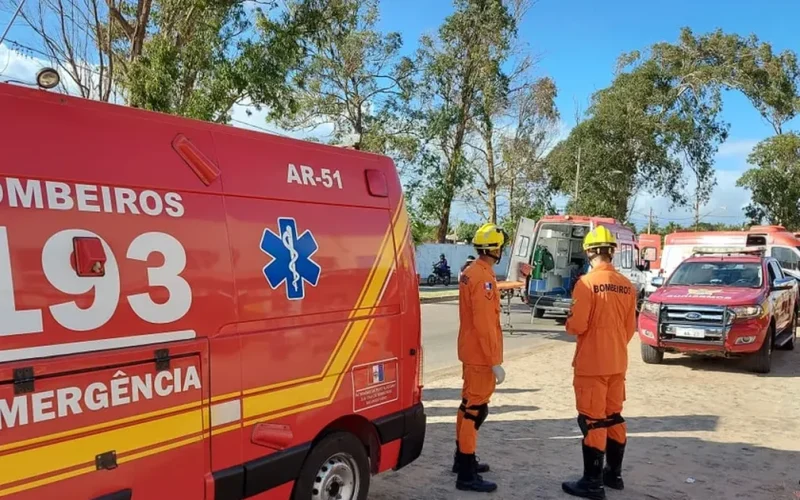 Idoso é atropelado após acidente entre moto e carro na zona rural