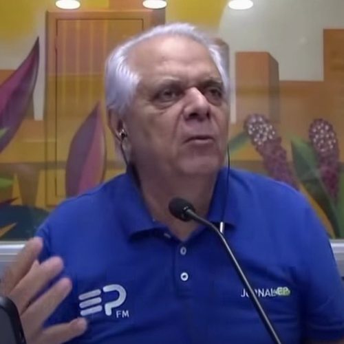 Jornalista chama bíblia de “livrinho idiota” e diz que religião é “demoníaca”