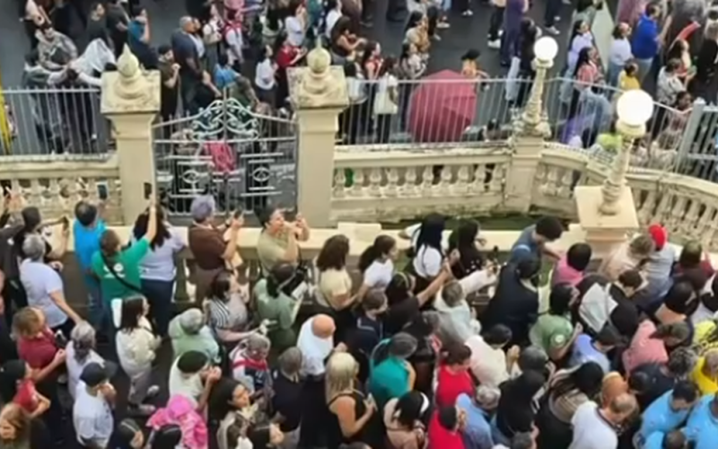 Procissão de Corpus Christi reúne fiéis pelas ruas do Centro de Maceió