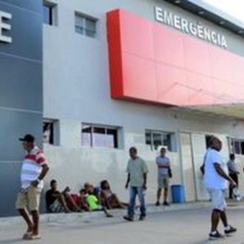 Baleado em atentado, homem agride policiais durante socorro e fere militar em Maceió