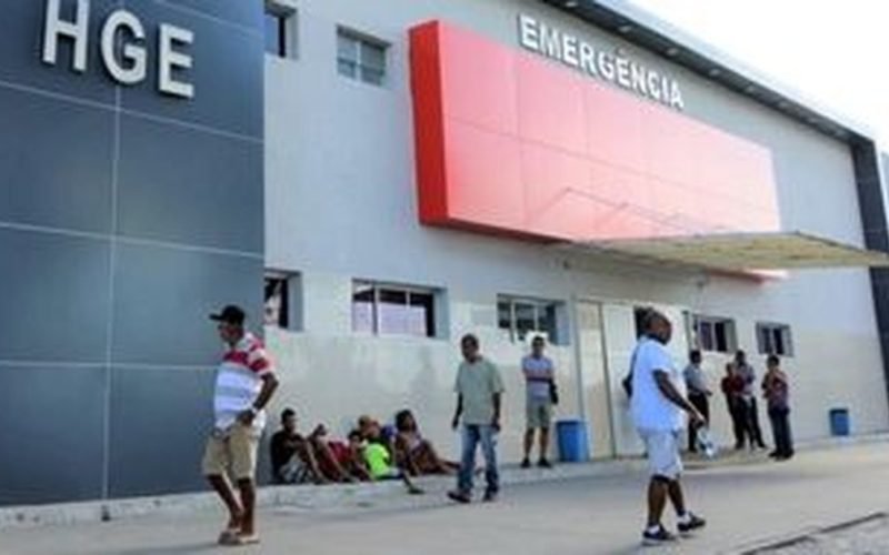 Baleado em atentado, homem agride policiais durante socorro e fere militar em Maceió