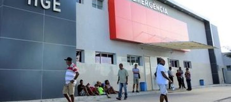 Baleado em atentado, homem agride policiais durante socorro e fere militar em Maceió