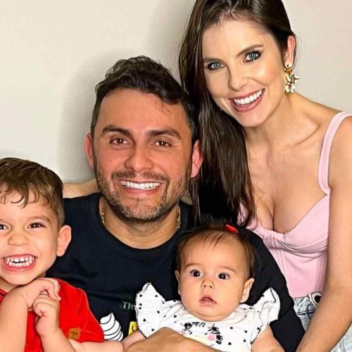 “Responde aí, mamãe”: Mano Walter se surpreende com pergunta do filho sobre gravidez