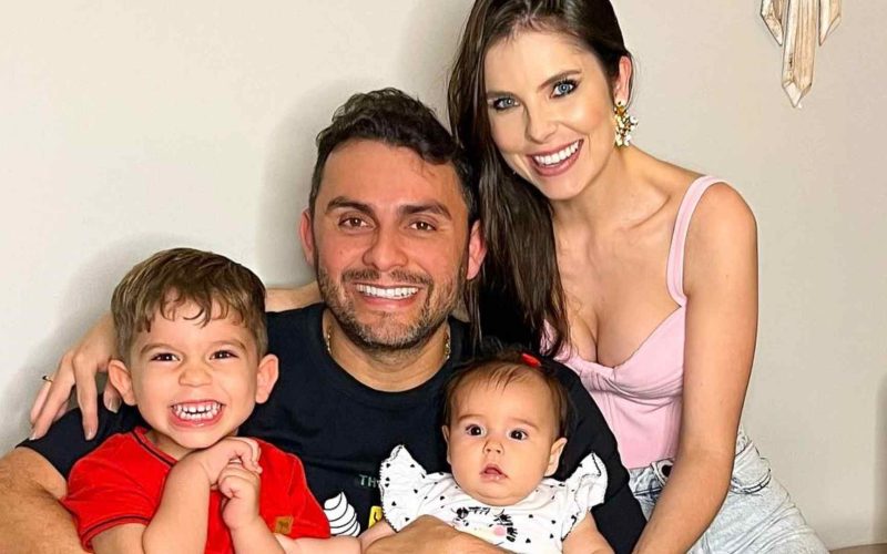 “Responde aí, mamãe”: Mano Walter se surpreende com pergunta do filho sobre gravidez