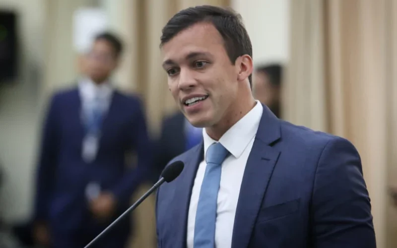 Deputado Estadual Delegado Leonam Cobra brk sobre ”Línguas sujas” na Orla de Maceió e desabastecimento em municípios