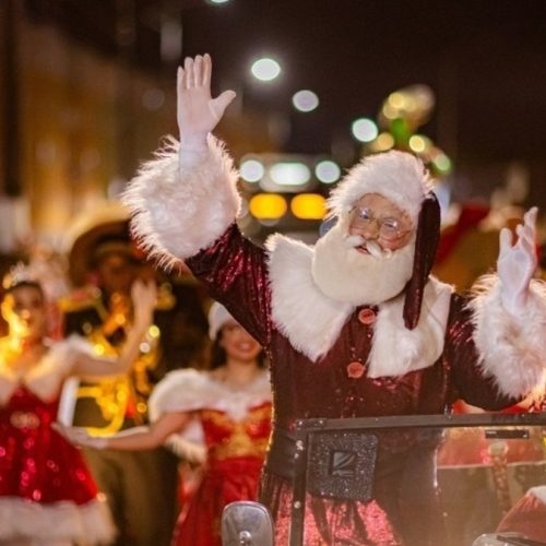Desfile do “Natal de Todos Nós” toma as ruas de Jaraguá nesta segunda-feira