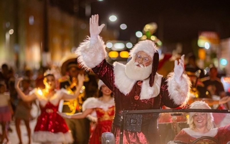 Desfile do “Natal de Todos Nós” toma as ruas de Jaraguá nesta segunda-feira
