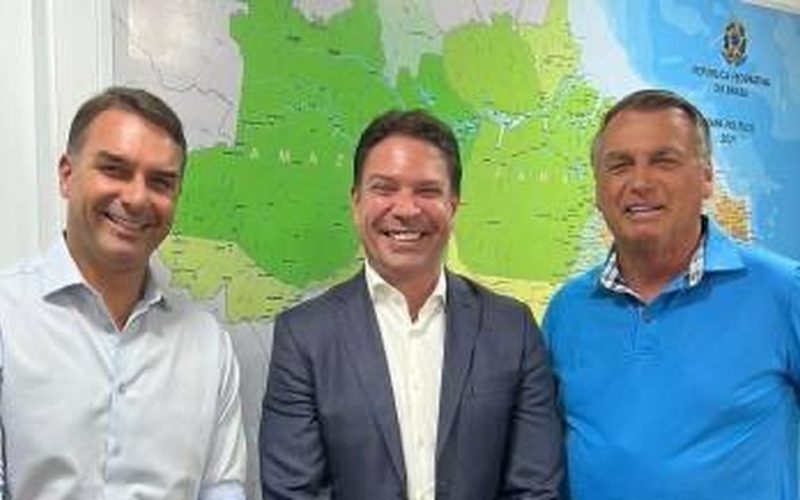 “Perseguição política”, diz Flávio Bolsonaro sobre prisão de Ramagem nos EUA