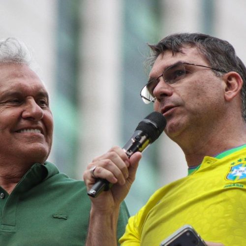 Caiado diz que Flávio Bolsonaro precisa “prestar contas” após revelações sobre Daniel Vorcaro