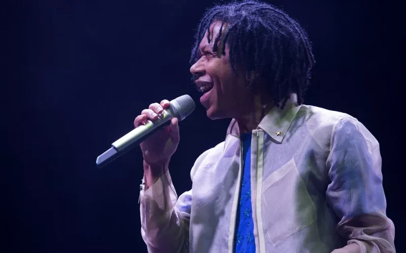 Djavan se une a Caetano, Gil e Chico em ato no Rio contra PEC da Blindagem e anistia
