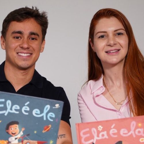 Nikolas Ferreira reúne multidão em shopping durante lançamento de livro infantil