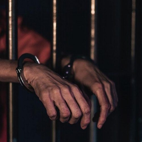 Homem é condenado a mais de 34 anos por matar vítima indefesa enquanto dormia