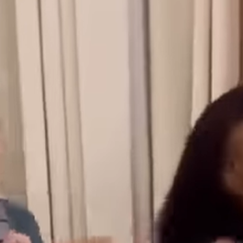 Michelle Bolsonaro canta louvor com amigos em clima descontraído