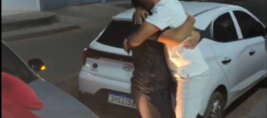 Jovem alagoano se emociona ao ganhar carro dos sonhos em surpresa preparada pela família