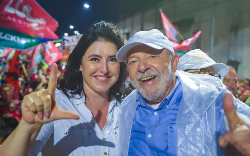 “Jamais votaria em alguém com sobrenome Bolsonaro”, diz Simone Tebet em interação nas redes sociais