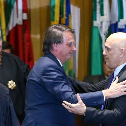 Moraes autoriza cabeleireiro de Bolsonaro ir à casa do ex-presidente