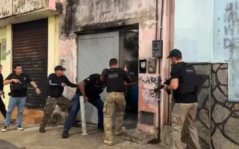 Operação prende suspeitos de vender drogas sintéticas e maconha gourmet em festas de Maceió
