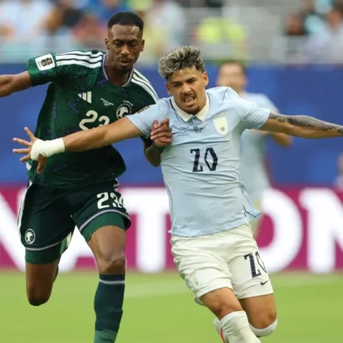 Uruguai reage no segundo tempo, evita derrota para a Arábia Saudita e estreia com empate na Copa do Mundo