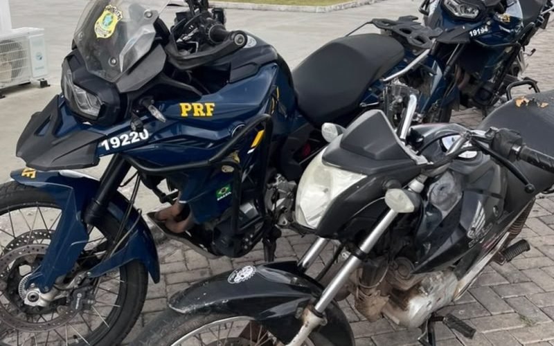 PRF prende dois por receptação e recupera motos com irregularidades em AL