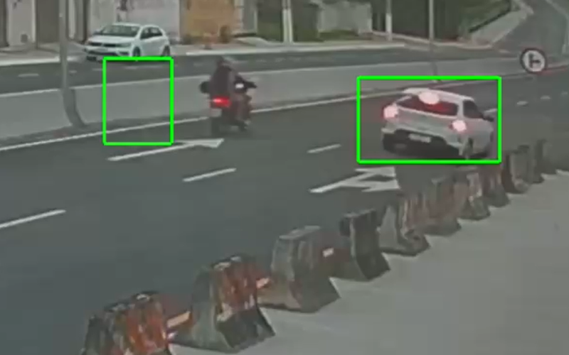Câmeras flagram assalto a mãe e filha em pista recém-inaugurada de Maceió