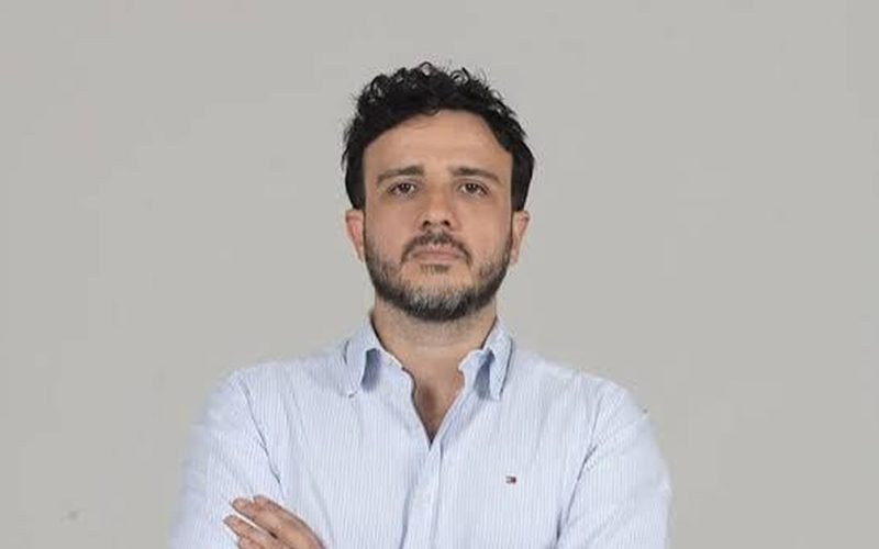 Renan Santos chama Flávio Bolsonaro de “criminoso” e diz que senador não venceria Lula em eventual segundo turno