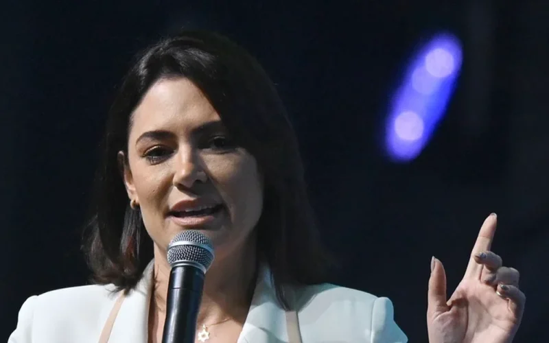 Michelle faz desabafo sobre saúde de Bolsonaro: “Talvez eu não tenha alguém para cuidar de mim”