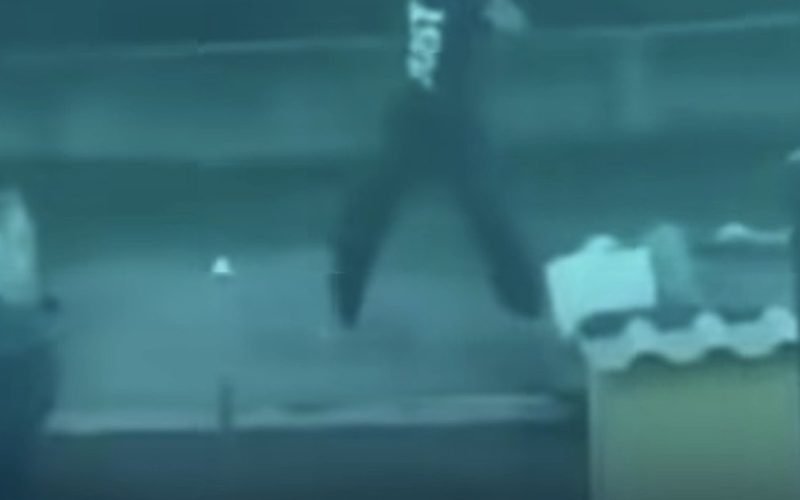 Homem tenta “ controlar o tempo” durante tempestade de areia e web reage : “farmou aura”