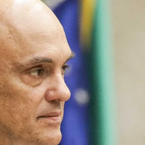 Moraes mantém domiciliar de Bolsonaro, mas proíbe visitas por 30 dias