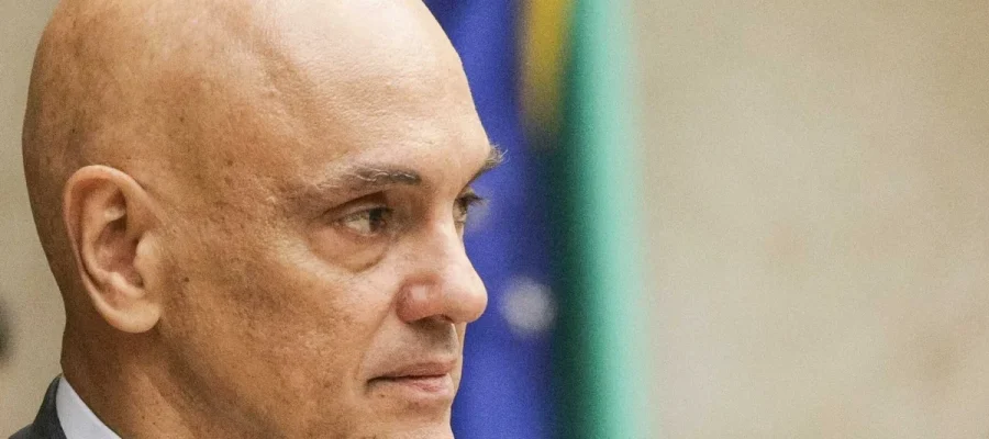 Moraes mantém domiciliar de Bolsonaro, mas proíbe visitas por 30 dias