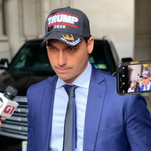 Conselho de Ética da Câmara dos Deputados abre inquérito contra Eduardo Bolsonaro por atuar contra Brasil