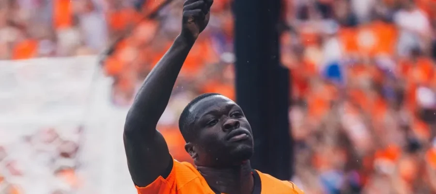 Holanda vence a Tunísia, garante liderança do grupo e evita confronto com o Brasil