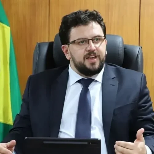 Ex-chefe de gabinete de Lula é alvo de inquérito da PF sobre negócios de Lulinha e Careca do INSS