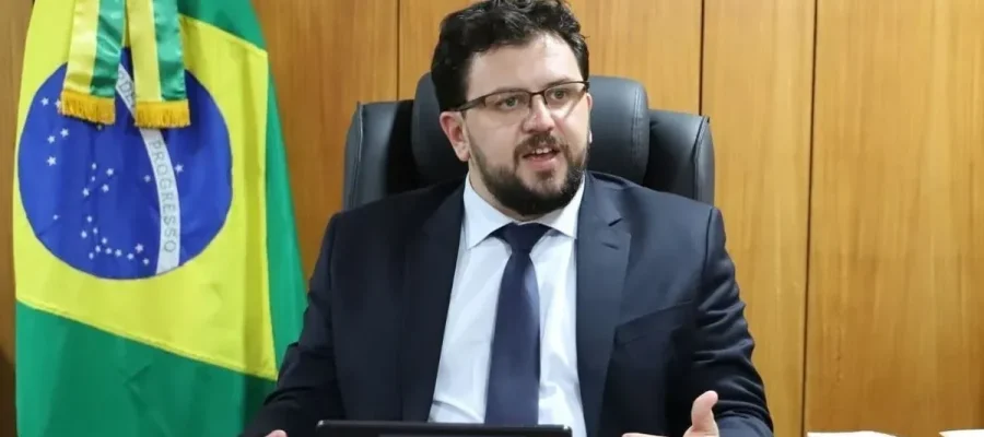 Ex-chefe de gabinete de Lula é alvo de inquérito da PF sobre negócios de Lulinha e Careca do INSS