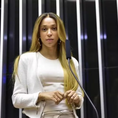 Erika Hilton defende o fim da escala 6×1: “É uma luta por dignidade”