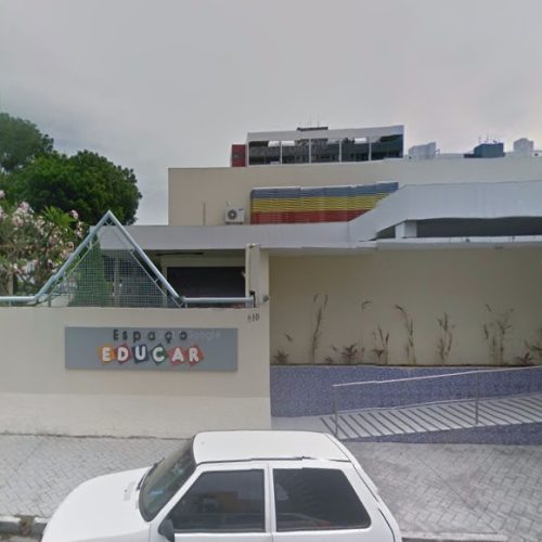 Pais de aluna que se afogou durante aula de natação em escola publicam nota de repúdio