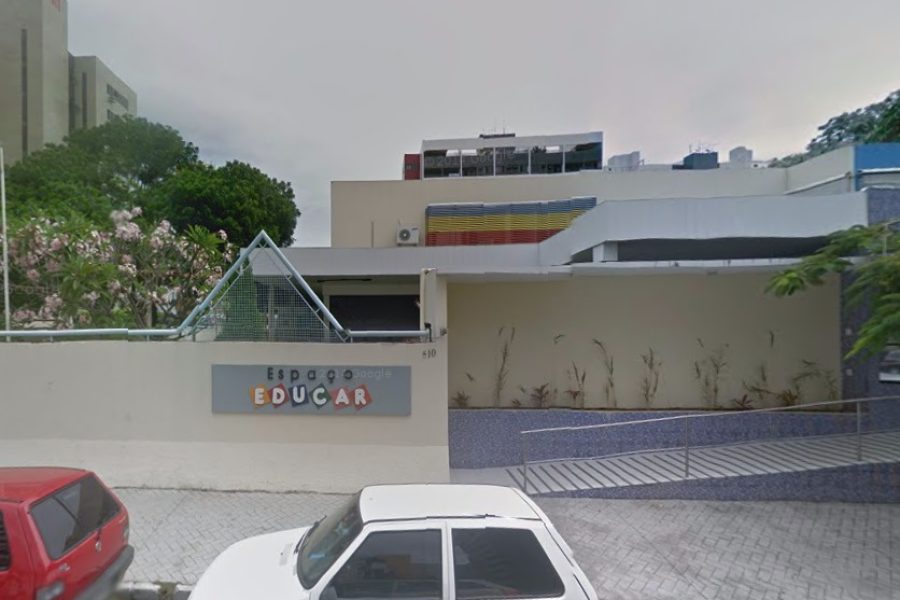 Pais de aluna que se afogou durante aula de natação em escola publicam nota de repúdio