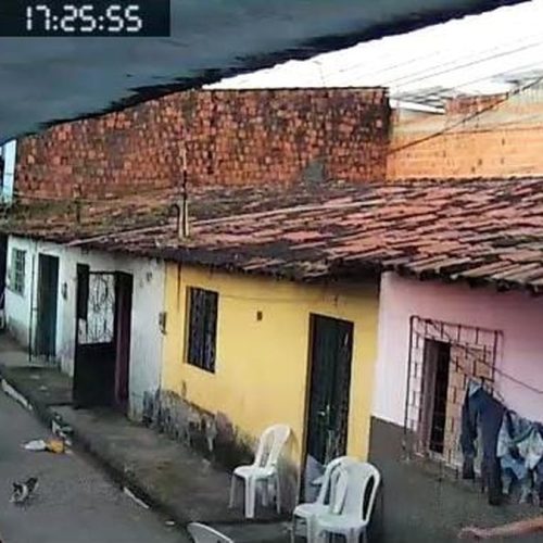 Homem é perseguido em rua entra em casa e é executado a tiros