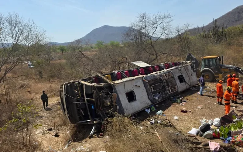 Análise de GPS do ônibus reforça apuração sobre acidente com romeiros no Sertão
