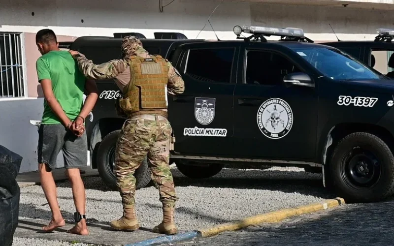 Doze membros do Comando Vermelho são presos durante operação em Alagoas