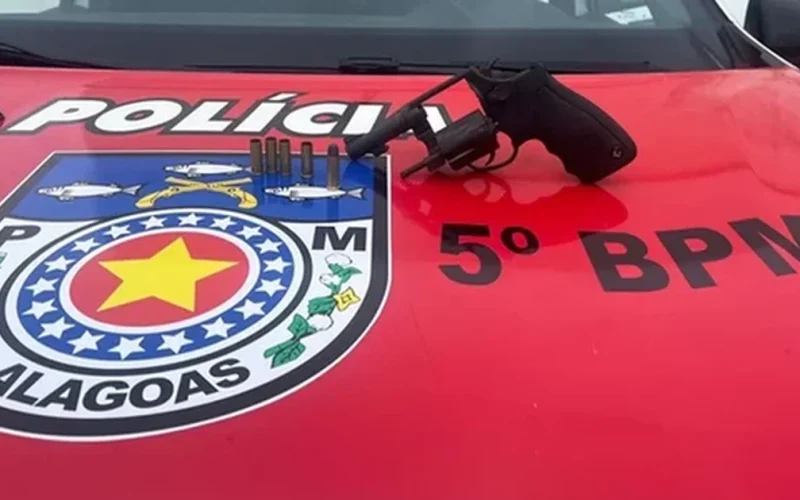 Homem é preso com revólver após denúncia de tiros no Benedito Bentes