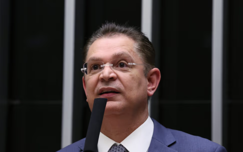 Sóstenes diz que prisão domiciliar de Bolsonaro “não corrige injustiça”