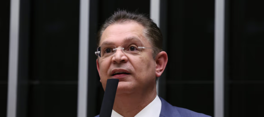 Sóstenes diz que prisão domiciliar de Bolsonaro “não corrige injustiça”