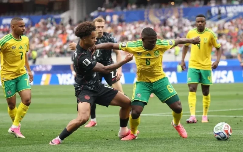 Canadá vence África do Sul nos acréscimos e avança às oitavas da Copa do Mundo