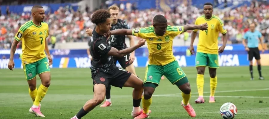 Canadá vence África do Sul nos acréscimos e avança às oitavas da Copa do Mundo