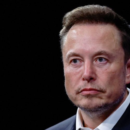 Elon Musk prevê que IA superará inteligência humana e tornará trabalho opcional